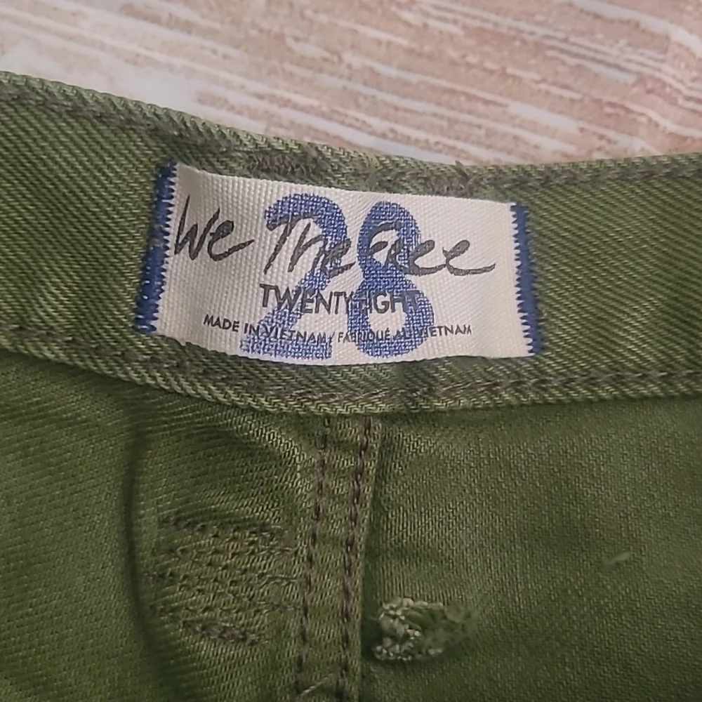 We The Free .. Free People .. Olive Shorts Distressed . sz 28 - Picture 3 of 6